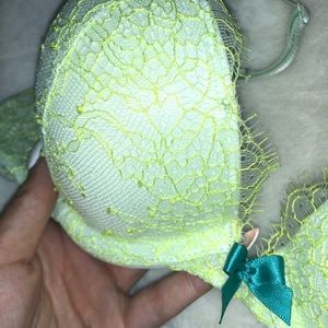 Victoria's Secret Intimates & Sleepwear - Victoria’s Secret Bombshell Bra 32A Victoria's Secret Intimates & Sleepwear - Victoria’s Secret Bombshell Bra 32A